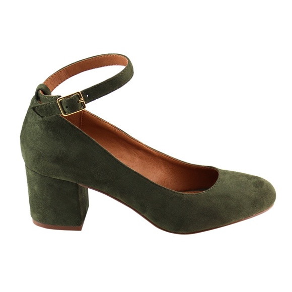 Unknown Shoes - Olive Green Velvet Heels - 7.5M